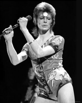 Zenészek öltözködése - David Bowie