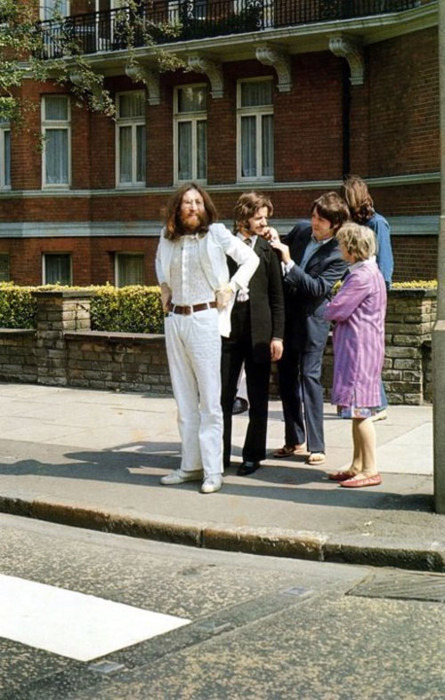Beatles-vonat a zebra előtt